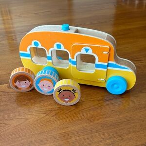 Melissa & Doug GO Tots
Wooden Roll & Ride Bus with 3 Disks